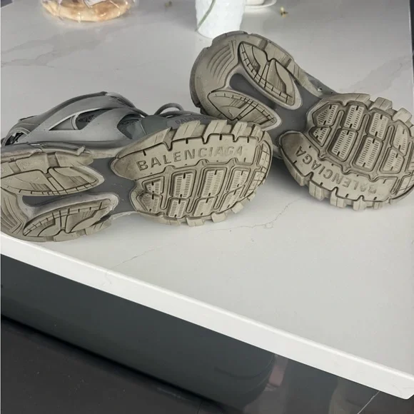 Balenciaga - Picture 4 of 4